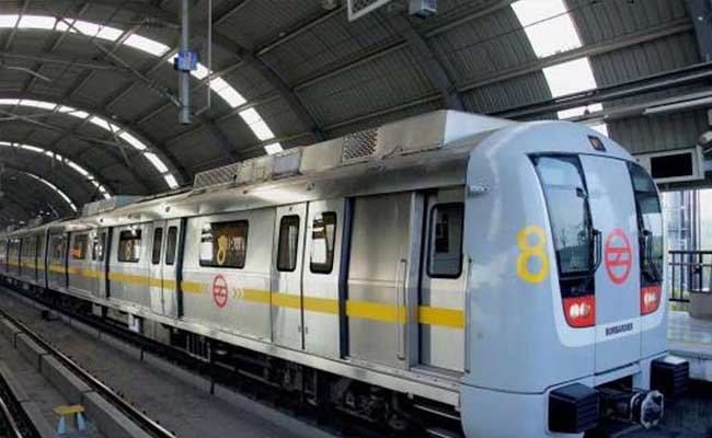  Metro train evacuated after smoke detected at Rajiv Chowk 