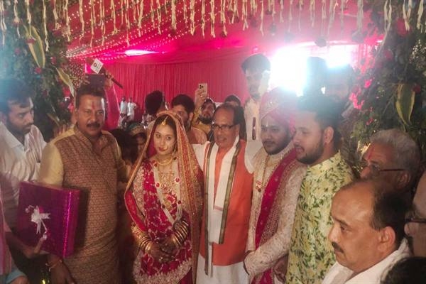 CM Chouhan attends wedding ceremony in Lakhnadaun