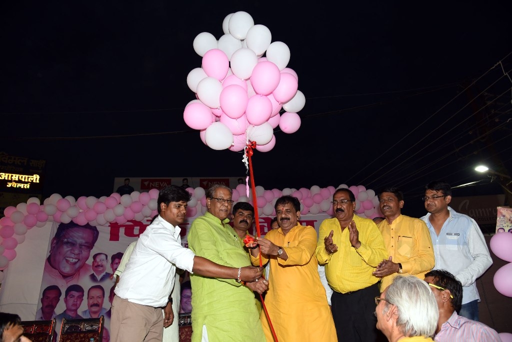 Revenue minister Gupta and mayor inaugurate pink parking in New market