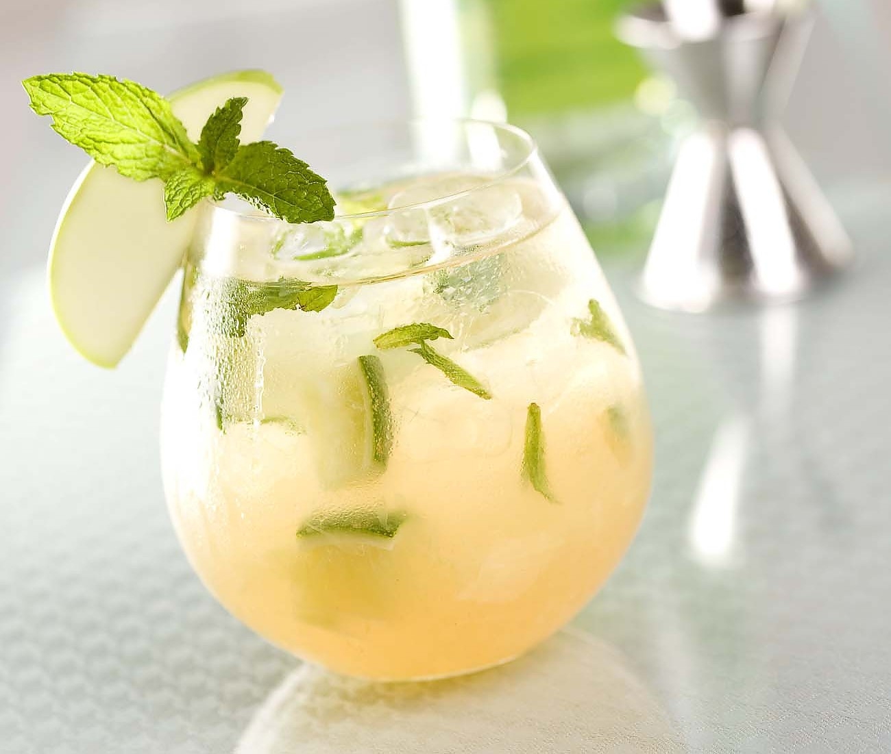 Apple And Ginger Cocktail 