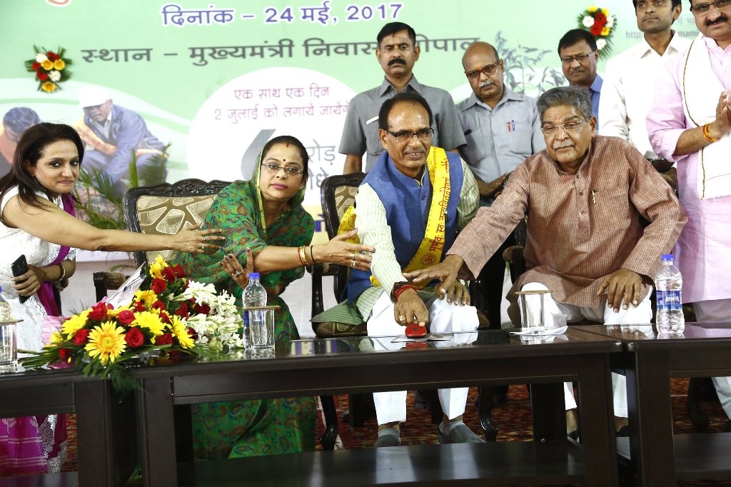 Chief Minister Chouhan dedicates tree plantation website