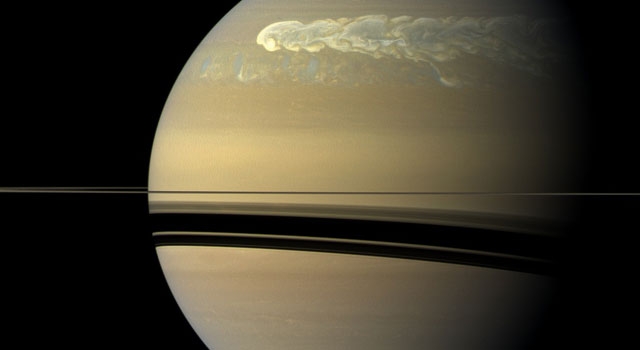  Cassini observes solstice arriving at Saturn 