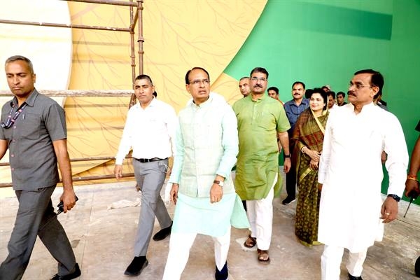 Chief Minister Chouhan Saw the Preparations for April 22 Programme at Jamboree Maidan