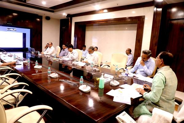 Target to build 40 to 50 thousand houses per month in Awas Yojana