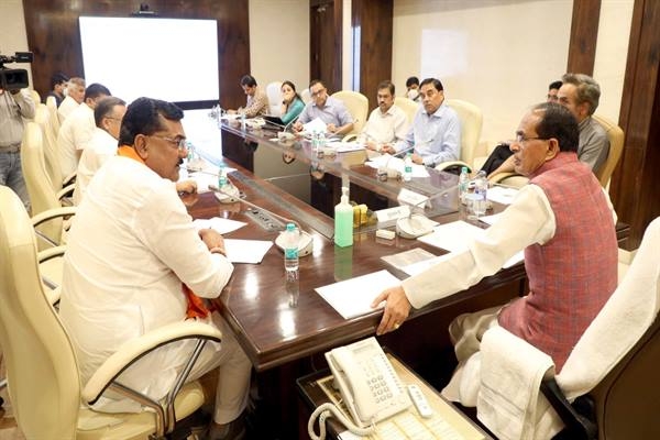 CM Office Should Be Daily Made Aware About the Status of Wheat Procurement and Payment: Chief Minister Chouhan