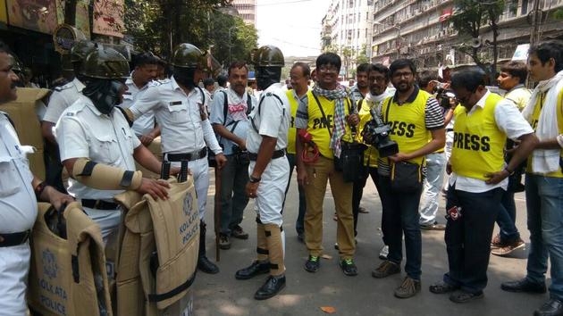  Kolkata journalists given special jackets during BJP rally 