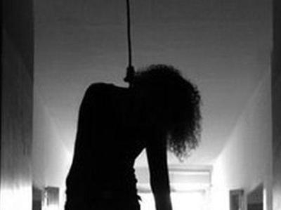  Delhi woman commits suicide over husband s affair 