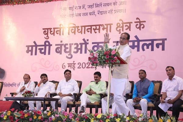 State government’ priority is to plant smile on the face of poor, ensure their respect and honor: CM Chouhan