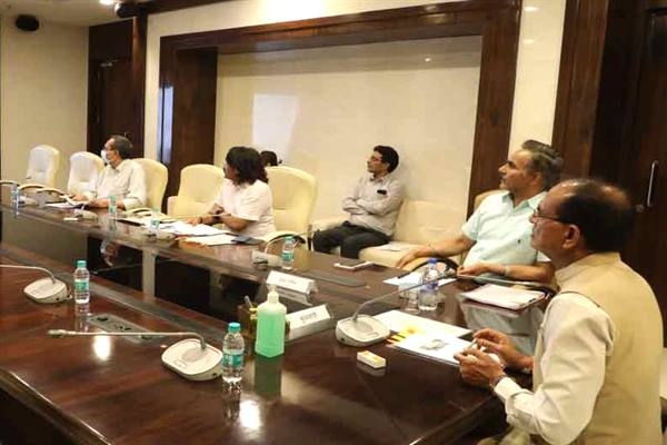 Develop Amrit Sarovars as Scenic Spots : CM Chouhan