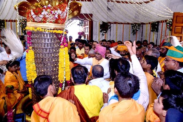 Chief Minister Chouhan Performed Pran Pratishtha of Sahastra Shivling Mahadev Idol