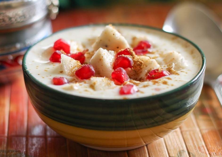 Kela Anar Raita (Banana Pomegranate Yogurt Dip Flavoured With Mustard)
