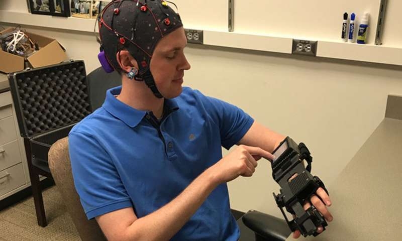  Mind-controlled device may help stroke patients move paralysed hands 