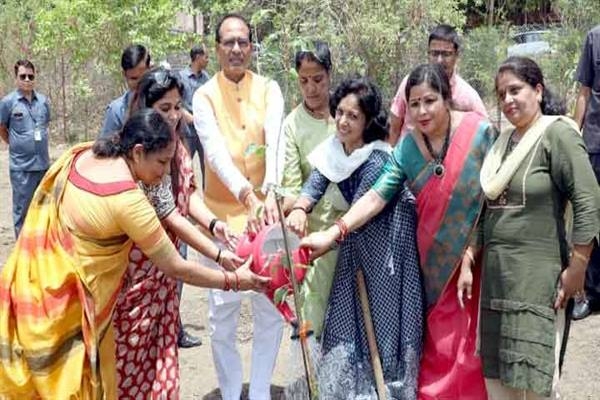 Planting a Sapling Is a Wonderful Act, Irrigating a Plant Is No Less Than Irrigating Life: Chief Minister Chouhan