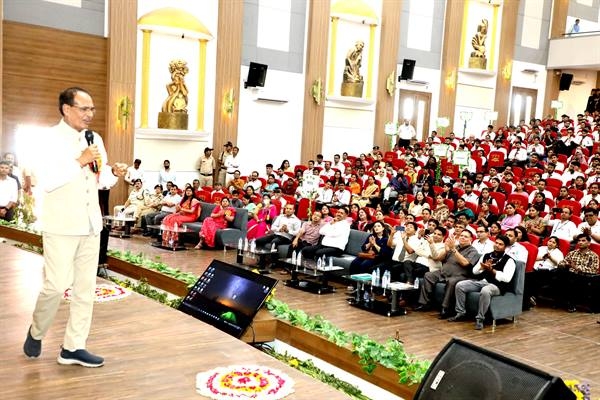 All support and guidance will be extended to youth inclined towards self-employment: CM Chouhan