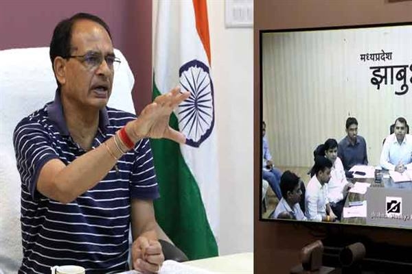 Develop Amrit Sarovar as Desh Bhakti Kendra- CM Chouhan
