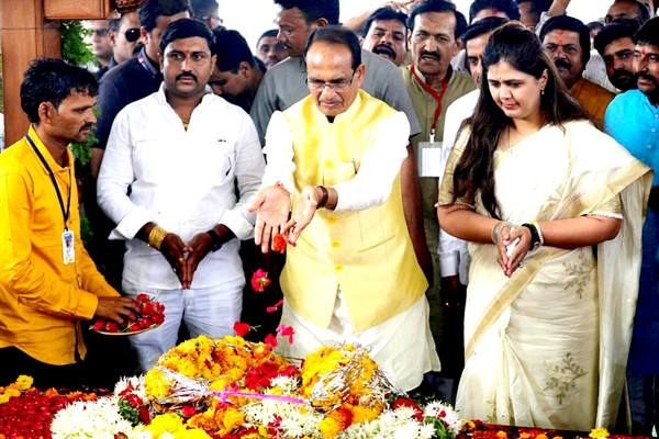 Late Gopinath Munde Was an Ideal Public Representative: CM Chouhan