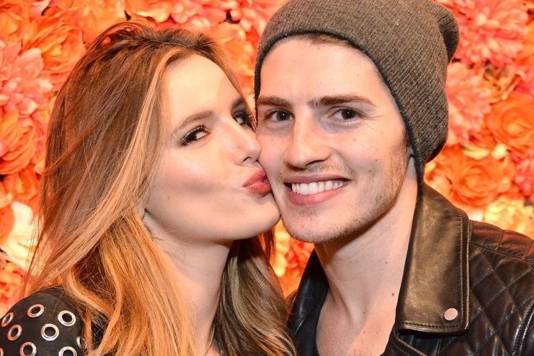 Bella Thorne reunites with former beau 