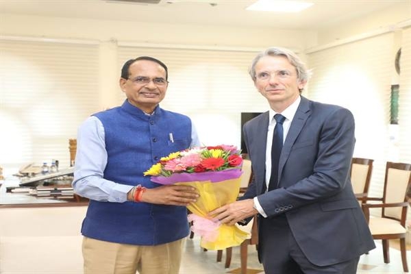 French Ambassador Emmanuel Lenin calls on Chief Minister Chouhan