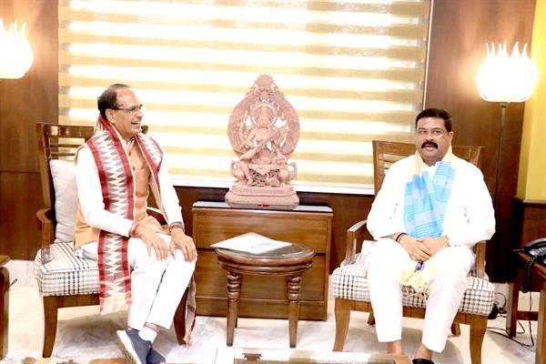Chief Minister Chouhan calls on Union Education Minister Pradhan