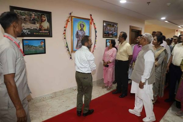 Governor Patel unveils the statue of Indias Iron Man