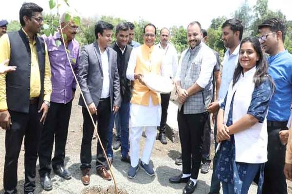 Campaign for Mission Green City commendable: CM Chouhan