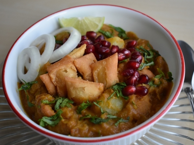 Nimki Aloo Anardana Curry