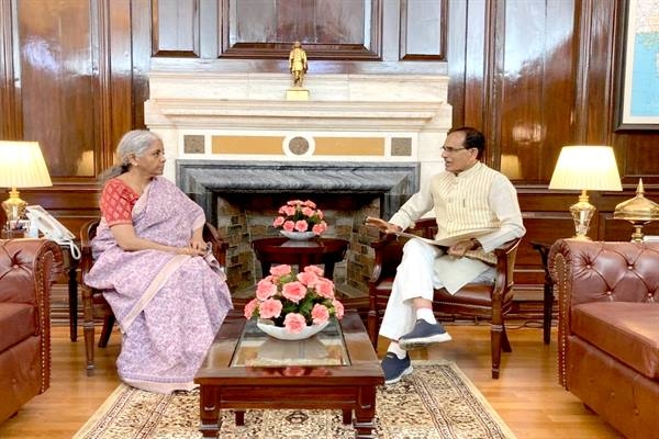 Chief Minister Chouhan calls on Union Finance Minister Sitharaman