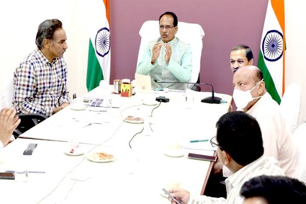 Departments should reduce the number of portals : CM Chouhan