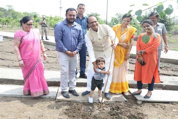 CM Chouhan plants Neem, Peepal and Moulshree saplings