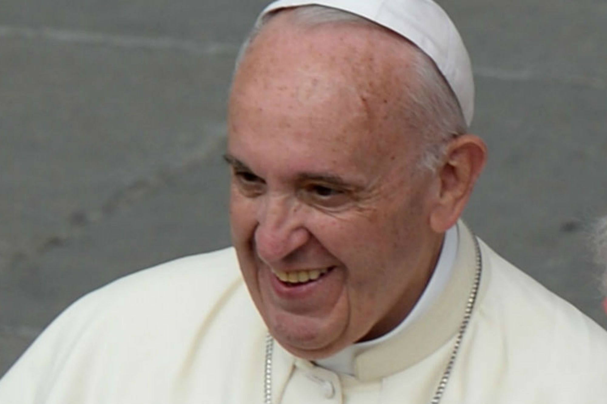  Pope lauds parents who strive to  live in love  