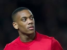  Winger Martial to stay at Man United 
