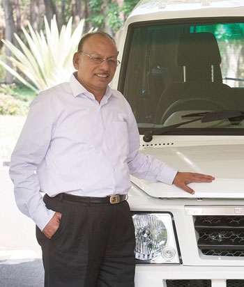  Tata Motors appoints Satish Borwankar as COO 