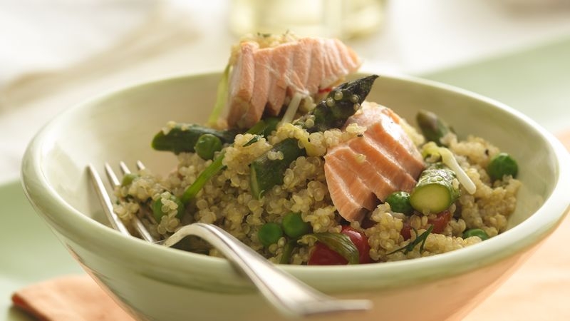 Quinoa Pilaf with Salmon and Asparagus 