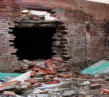  Eight killed in Himachal wall collapse 