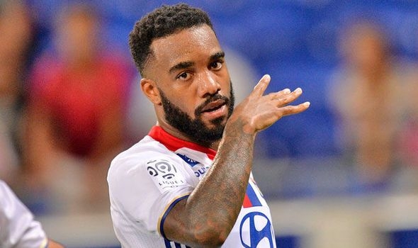  Lacazette interested in EPL move 