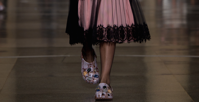  Nidhi Munim debuts in footwear designing 