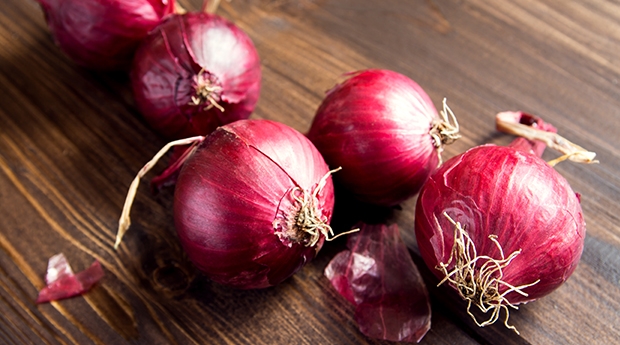  Eating red onions may help combat cancer 