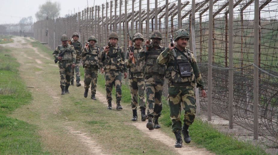  Indian, Pakistani troops trade fire on LoC (Lead) 