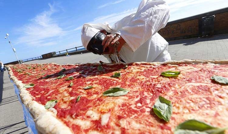  California makes world s longest pizza 