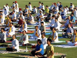  1,000 take part in yoga event in Chinese city 