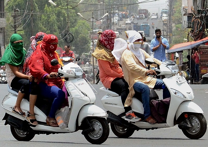  Respite from heat in Delhi; expect a pleasant Monday (Lead) 