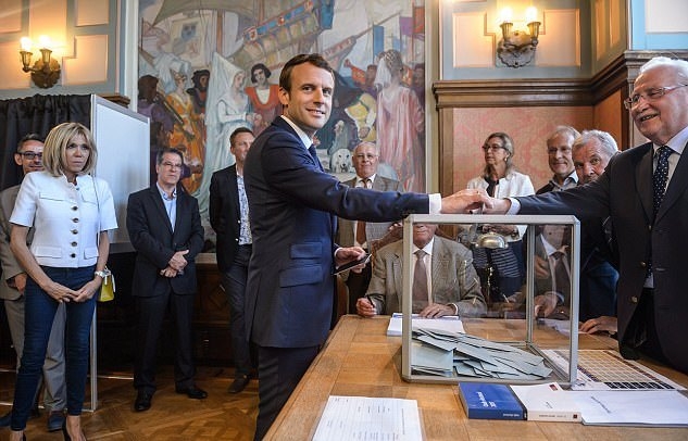  Exit polls show big win for Macron s party in legislative election 