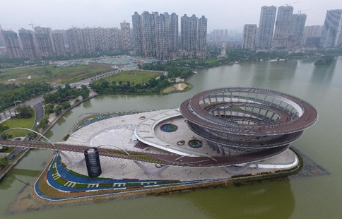  Beijing s first driverless subway line starts test-run 