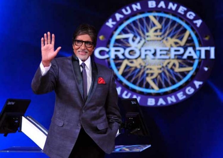 Looks like, Big B Amitabh Bachchan is Jealous of Junior Bachchan