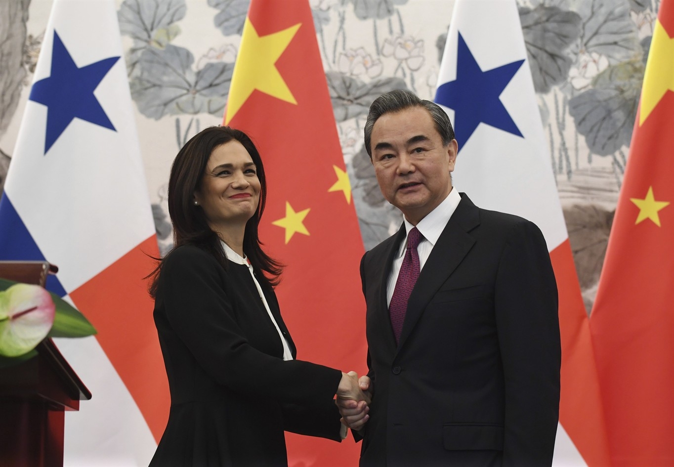  Panama establishes ties with China, ditches Taiwan (Lead) 