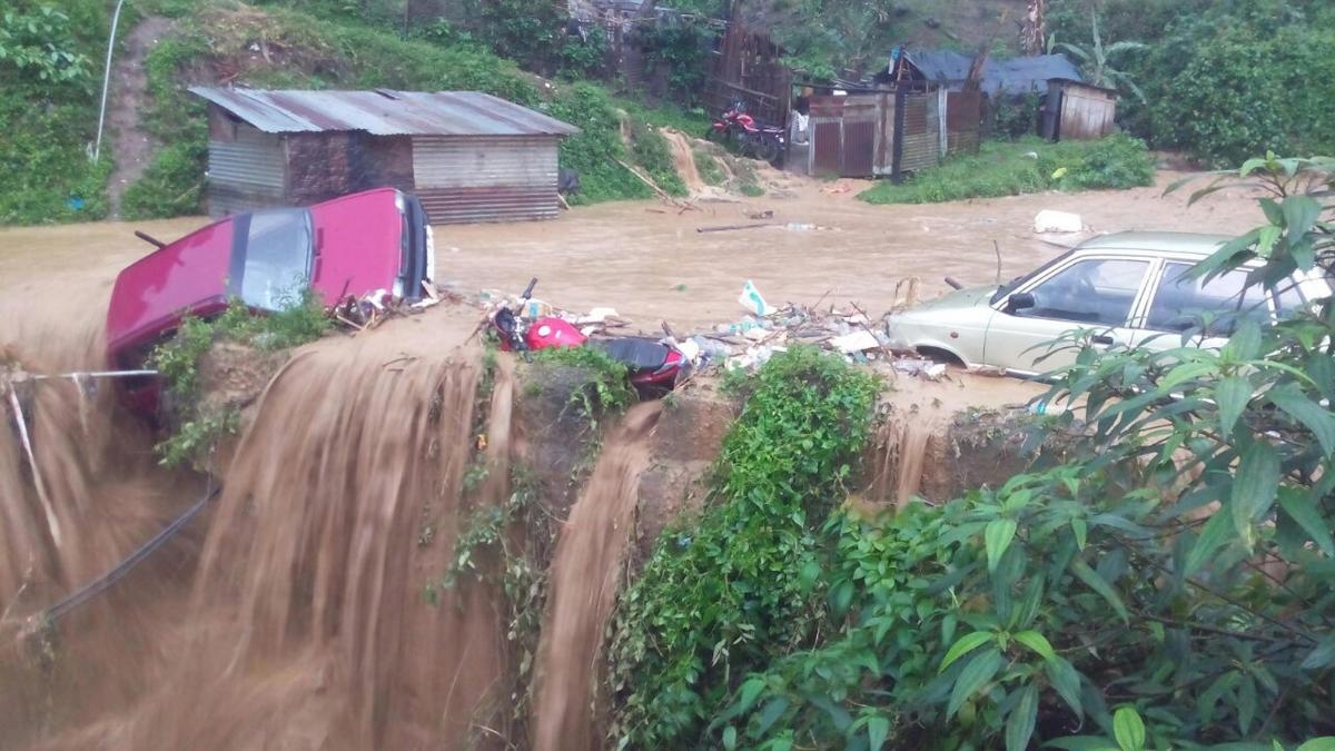  Two killed in flash floods in Guwahati 