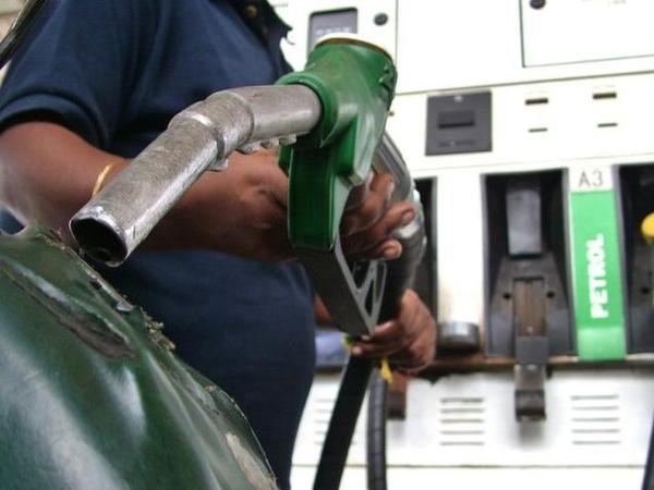  IOC seeks to allay petrol dealers  fears of loss from dynamic pricing 
