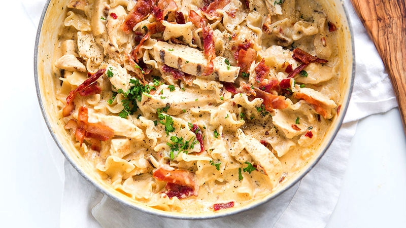 One-Pot Chicken-Bacon-Chipotle Alfredo