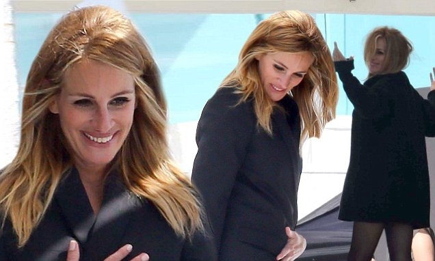 Julia Roberts booty challenge - Selena Gomez to Deepika Padukone, left far behind!