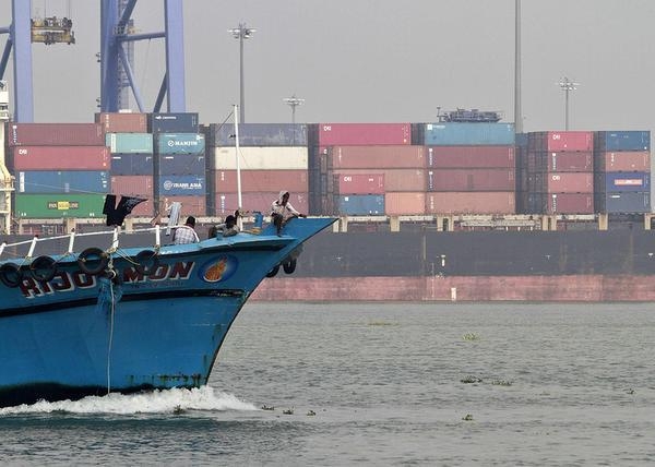  India s May exports rise by 8% 